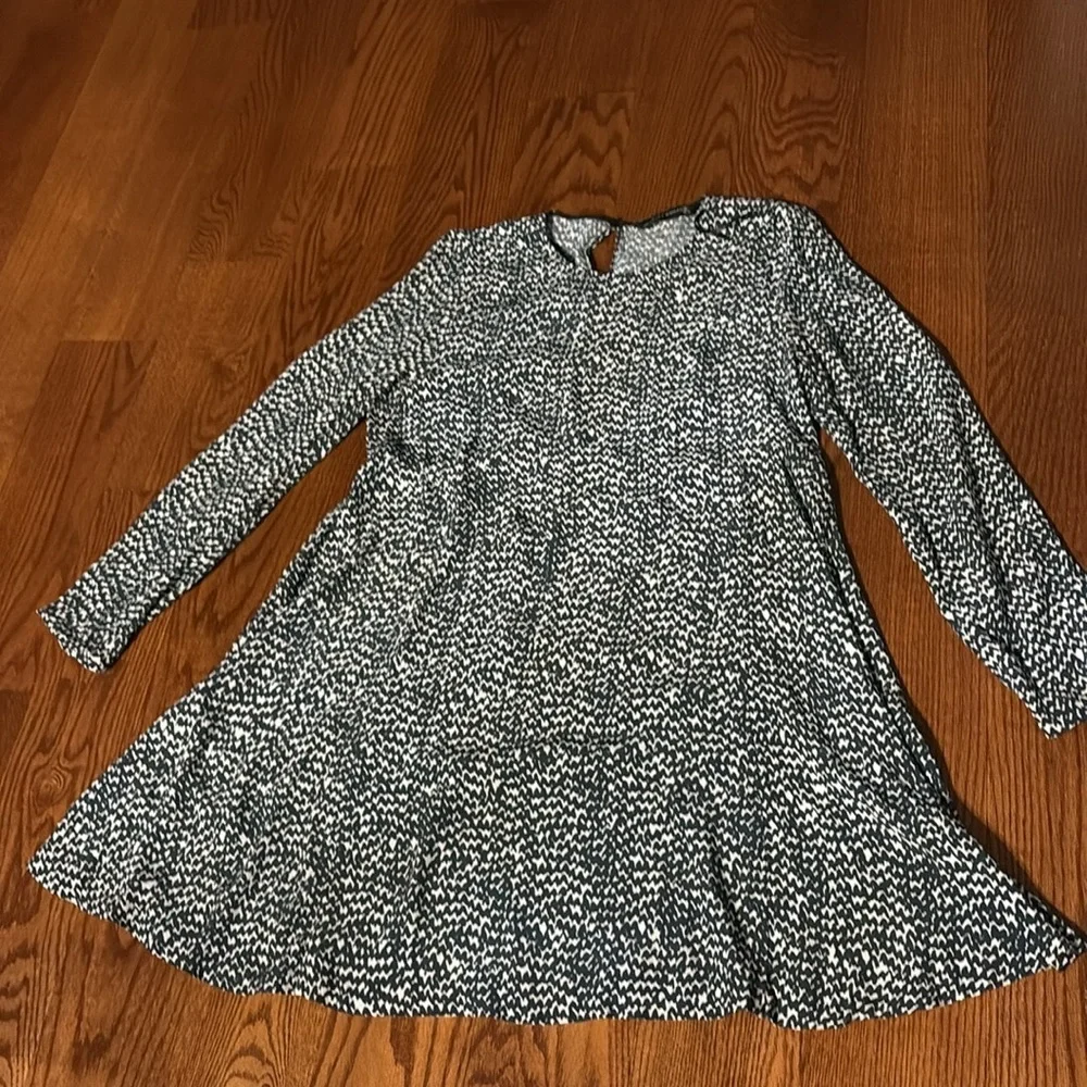 Zara women’s swing mini Long Sleeve Dress viscose mini black white geometric L